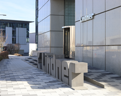 Lindner Eingangshalle Lindner Logo Beton