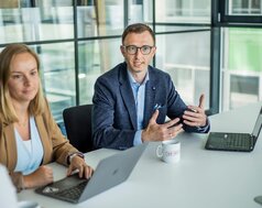 img_de_Kommunikation-Besprechung