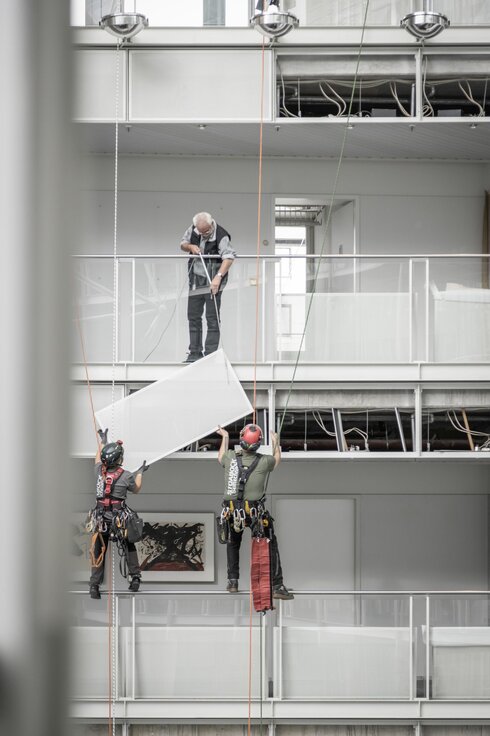 img-de-ergo-versicherungen-montage-14