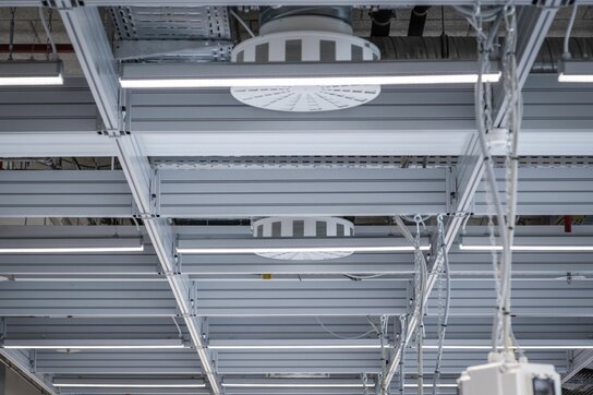 img-de-forschungsraeume-garching-click-and-load-installationsraster-10