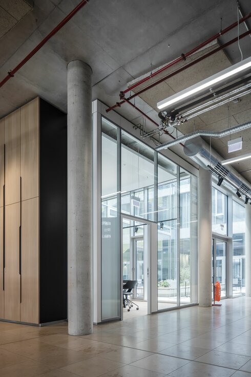 img-de-forschungsraeume-garching-click-and-load-installationsraster-21