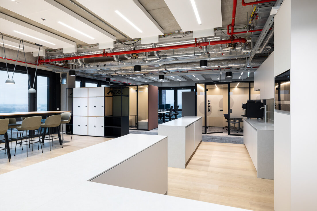 © © Nikolay Kasakov 