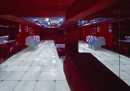 img_at_redroom_1